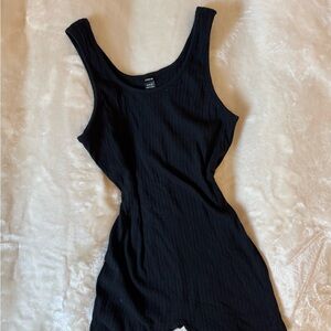 SHEIN PETITE Solid Unitard
Tank Romper